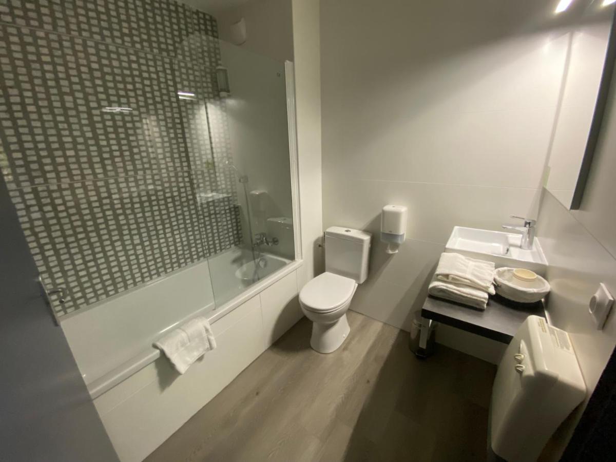 Hotel La Roseliere Saint-Quentin-Fallavier Exteriér fotografie